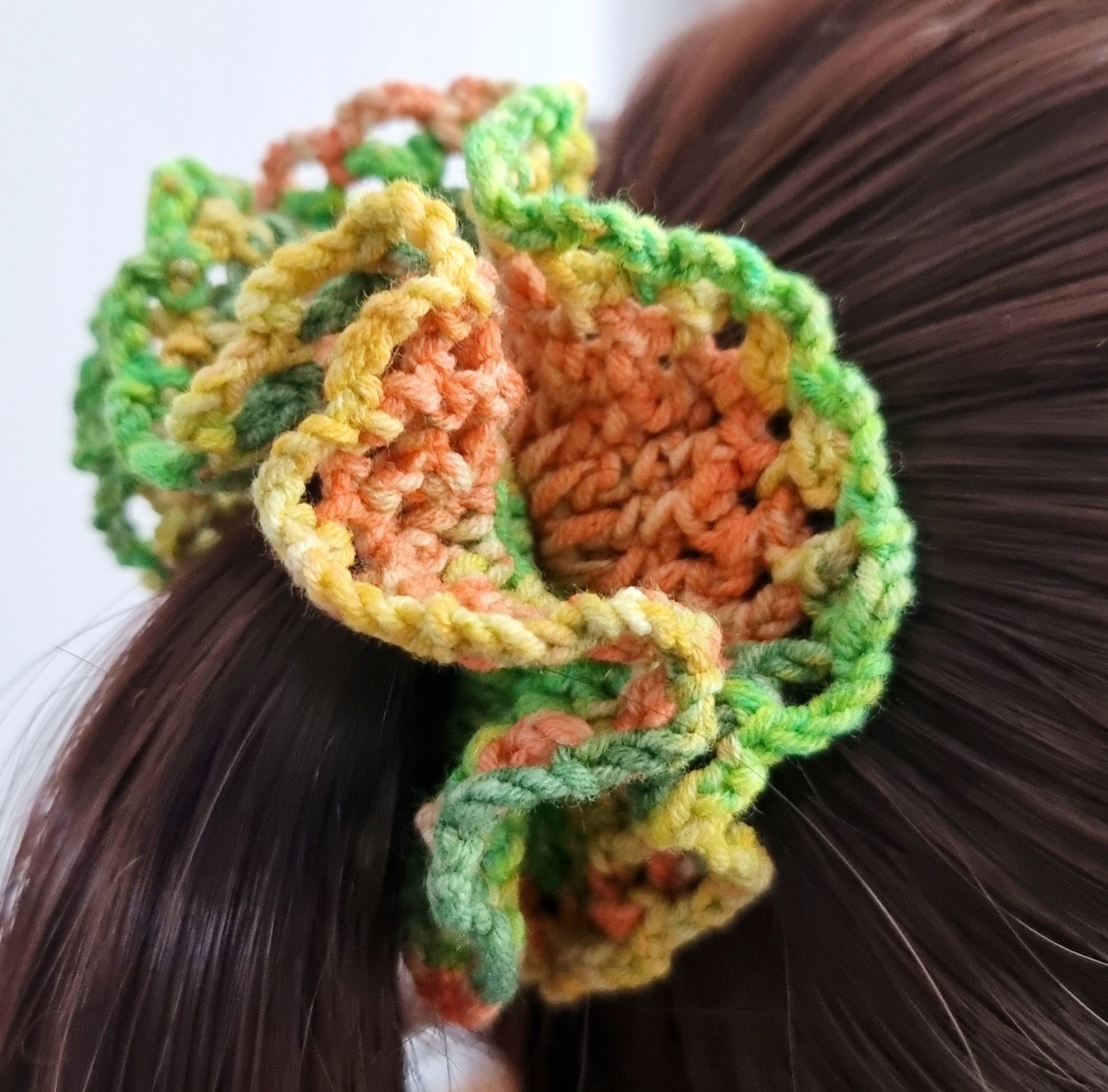 Gumka scrunchie do włosów duża ażurowa kolorowa a'la koronka handmade - obrazek 2