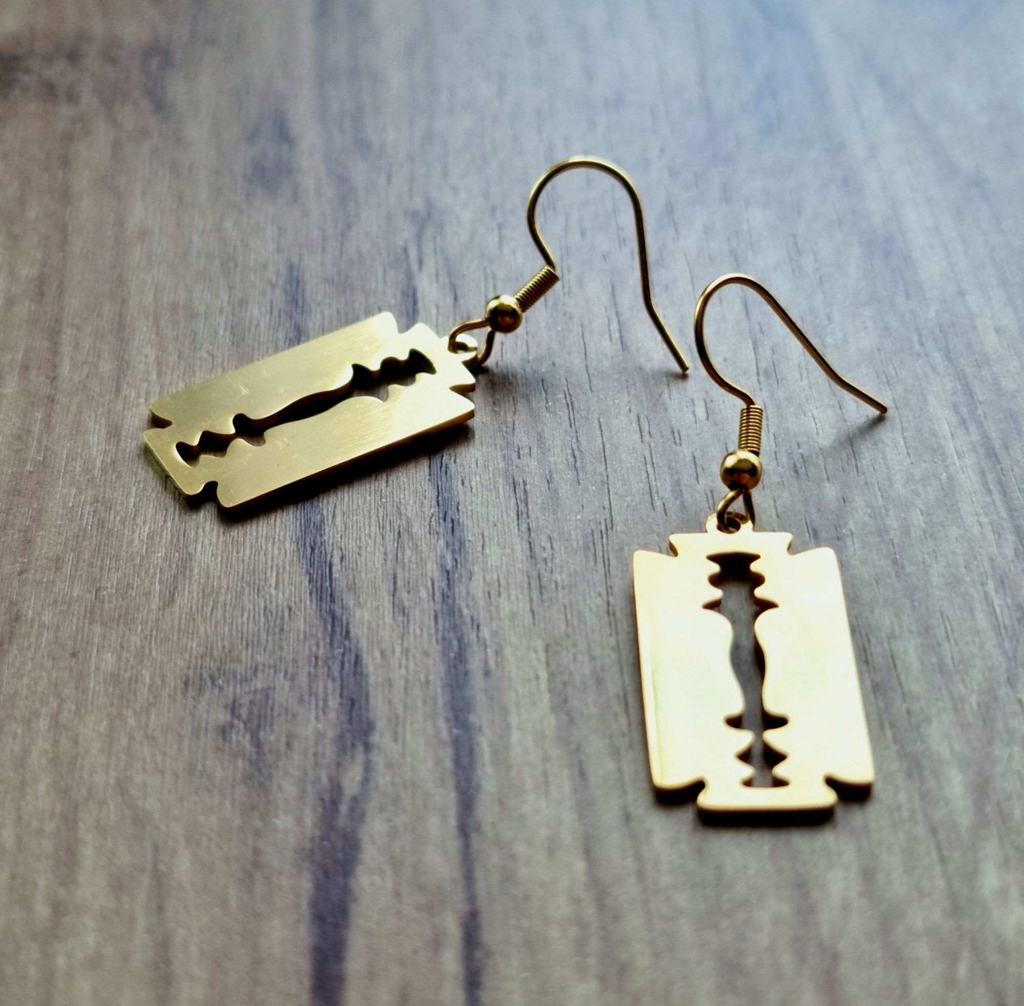 Kolczyki stal chirurgiczna złote ŻYLETKA ŻYLETKI wiszące - obrazek 4